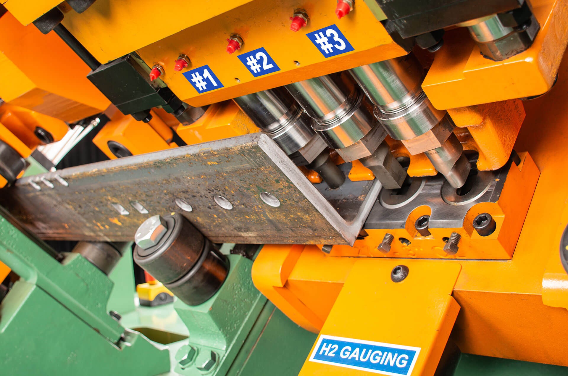6 Punches for Tooling Capacity 6 Punches for Tooling Capacity