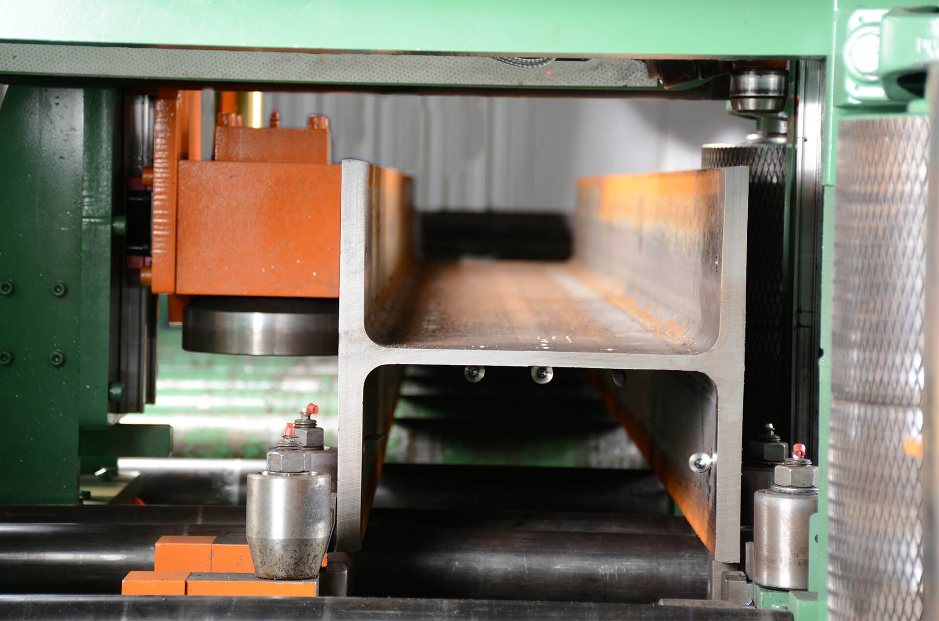 Sturdy Drill and Saw Clamping to Eliminate Vibration Sturdy Drill and Saw Clamping to Eliminate Vibration
