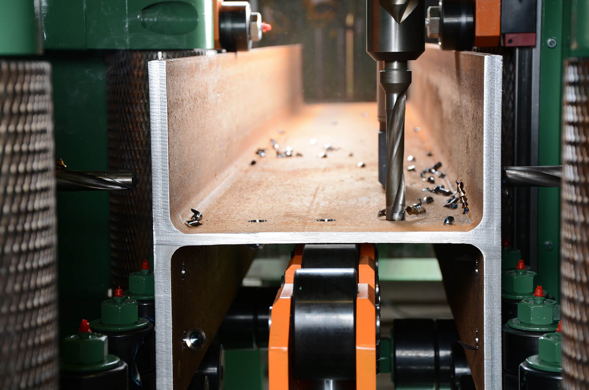 Sturdy Drill Clamping to Eliminate Vibration Sturdy Drill Clamping to Eliminate Vibration