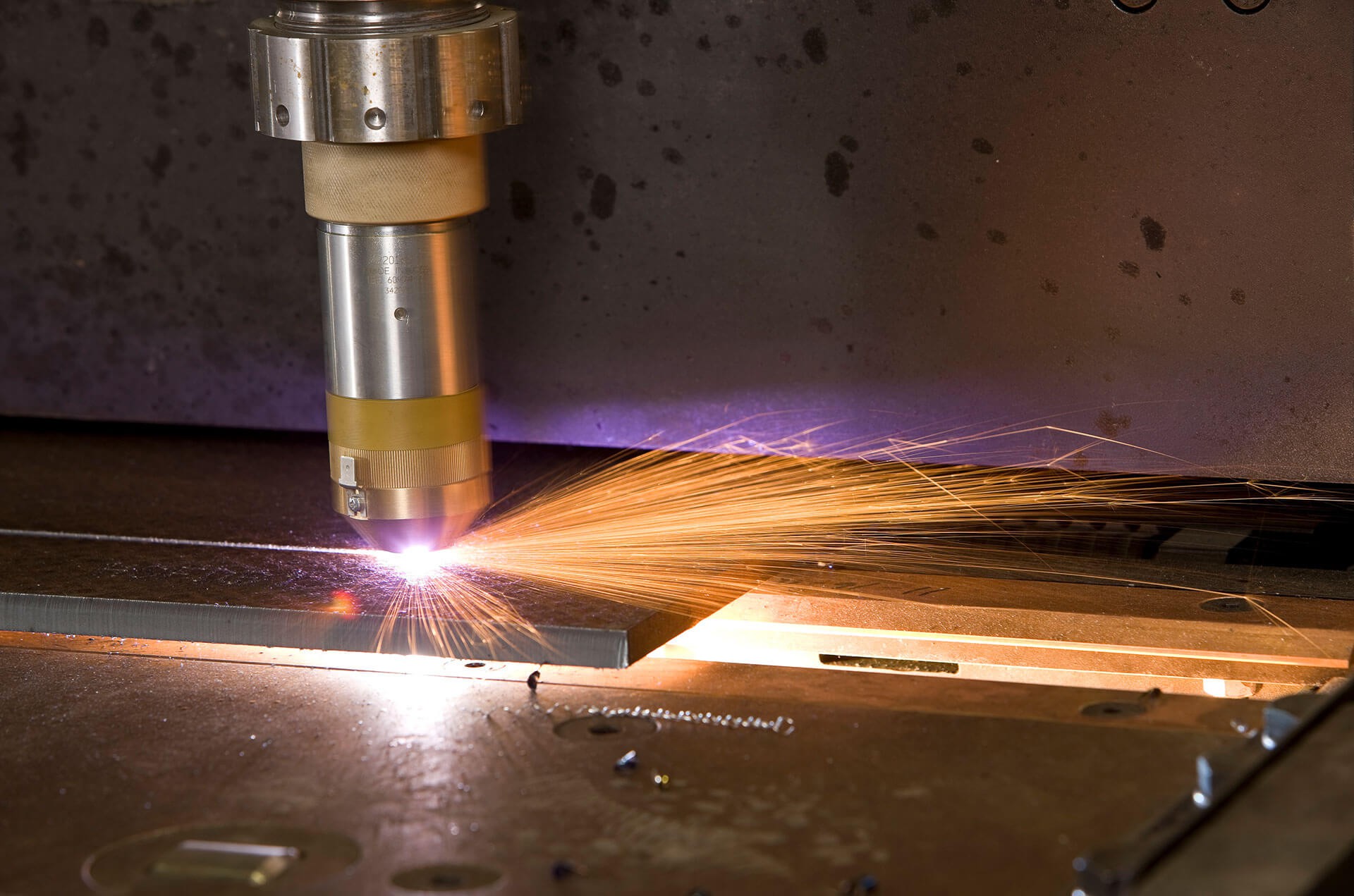 Plasma/Oxy-Fuel Cutting up to 3” Thick Plate Plasma/Oxy-Fuel Cutting up to 3” Thick Plate