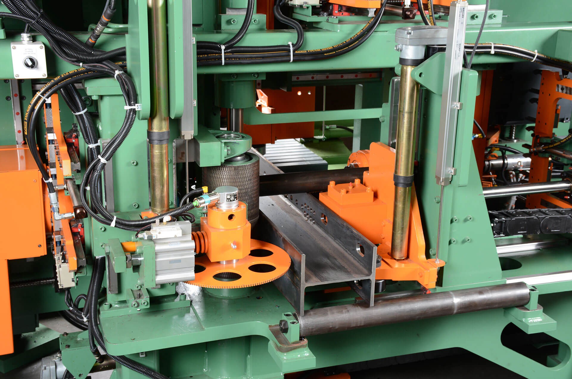 Nonstop Throughput with Roller Feed Measurement Nonstop Throughput with Roller Feed Measurement