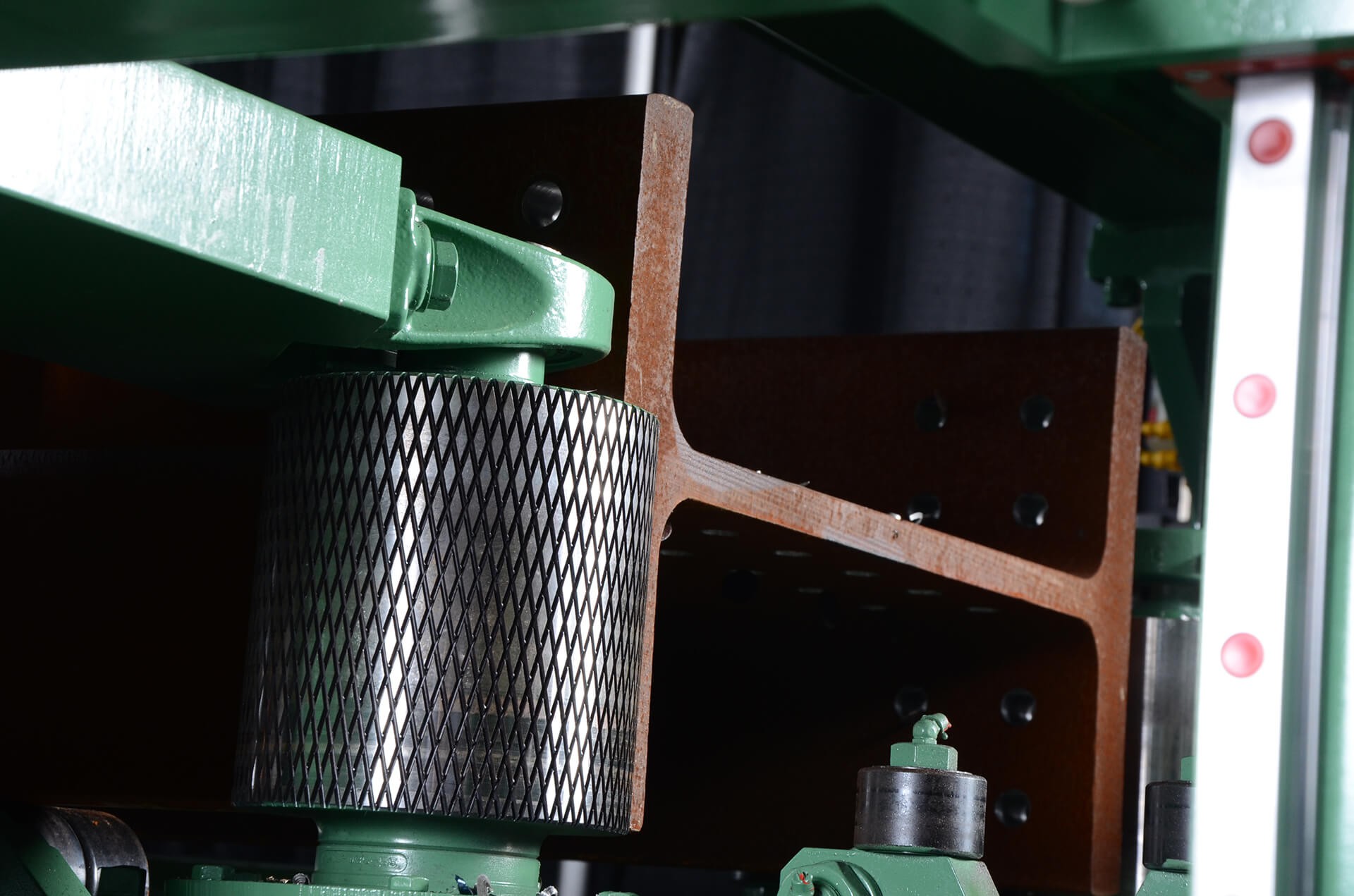 Sturdy Drill Clamping to Eliminate Vibration Sturdy Drill Clamping to Eliminate Vibration